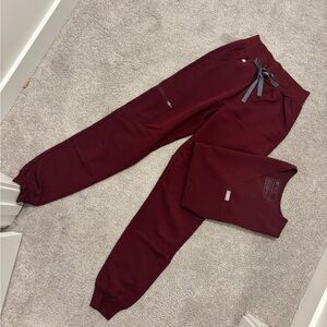 Figs Burgundy Scrub Set